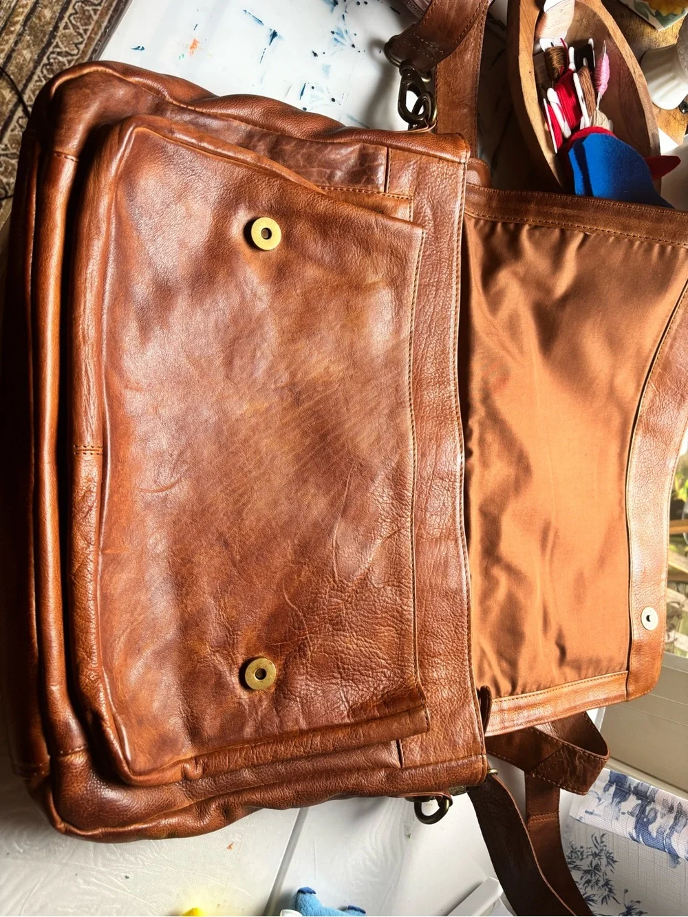 Men's Brown Leather Messenger Bag - Classic Carry